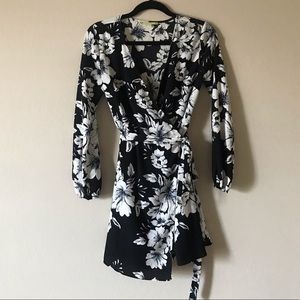 Gianni Bini Floral Wrap dress XS